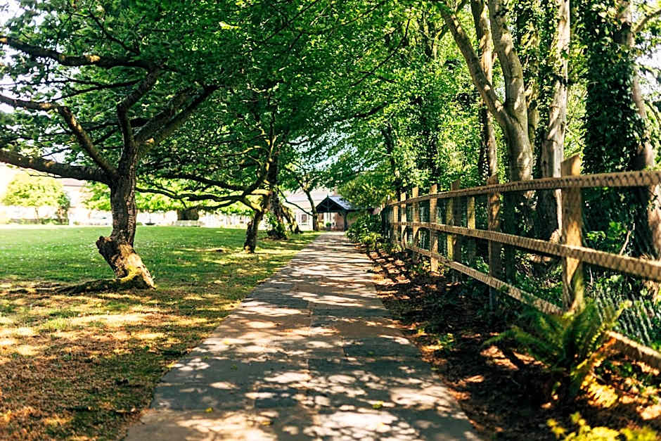 Dunadry Hotel And Gardens