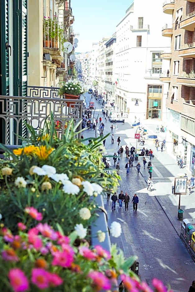 NapoliMia Boutique Hotel