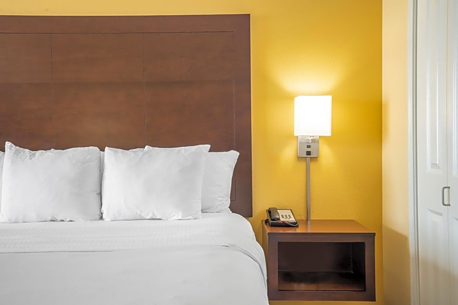 La Quinta Inn & Suites by Wyndham Houston Nw Beltway 8 / West Rd