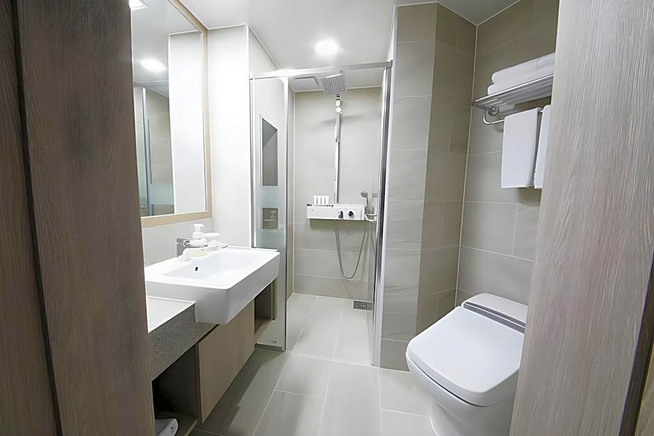GOLDEN TULIP ESSENTIAL NAMGANG