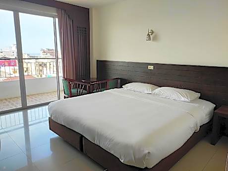 Deluxe City View King Bed