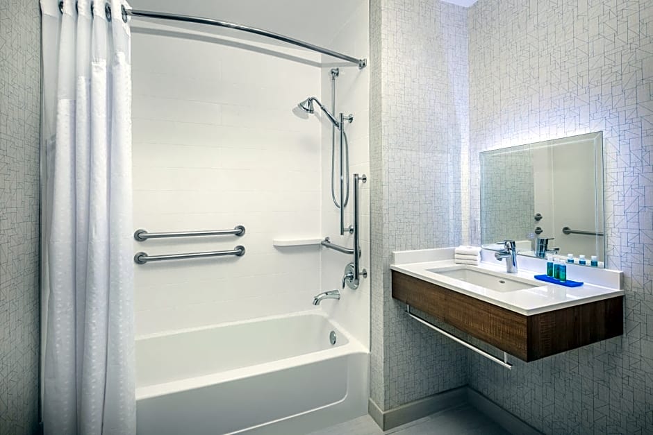 Holiday Inn Express Ontario By IHG