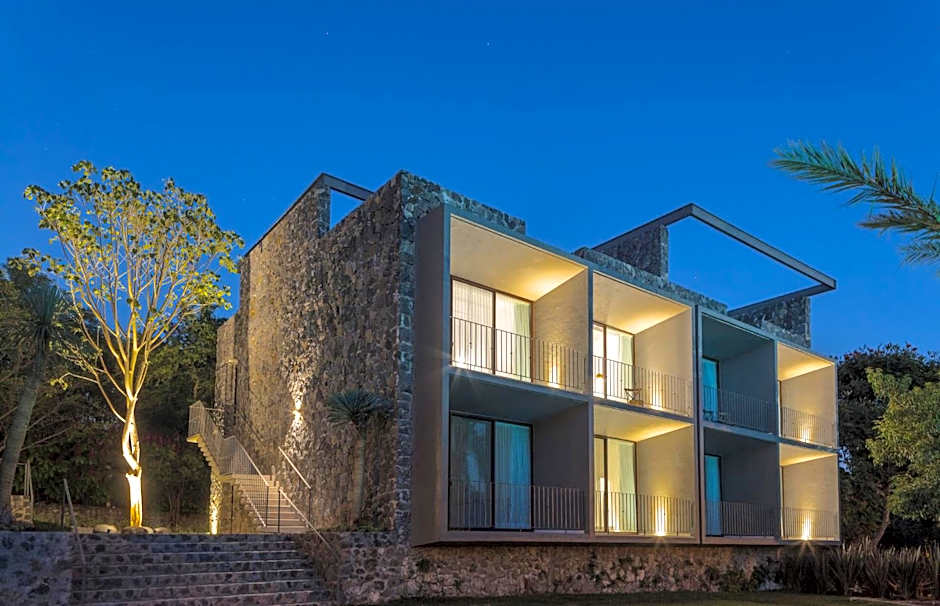 Huayacán Cuernavaca Curamoria Collection