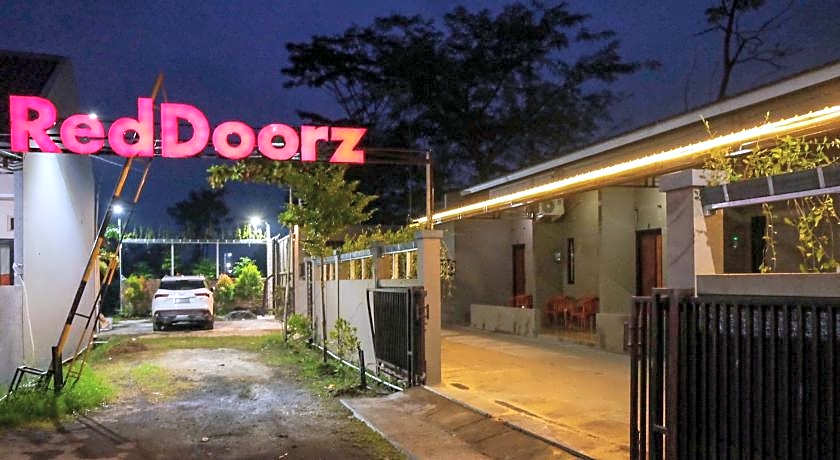 RedDoorz Syariah near Exit Tol Pemalang Comal 2