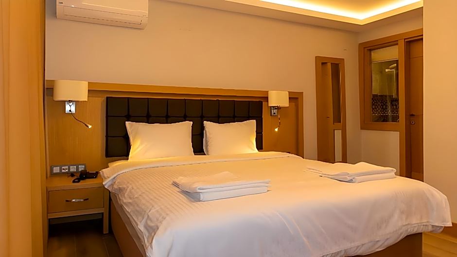 LOTUS PARK HOTEL