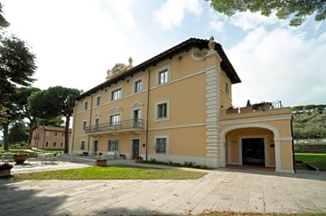 Villa Polvese Resort and Oil Farm
