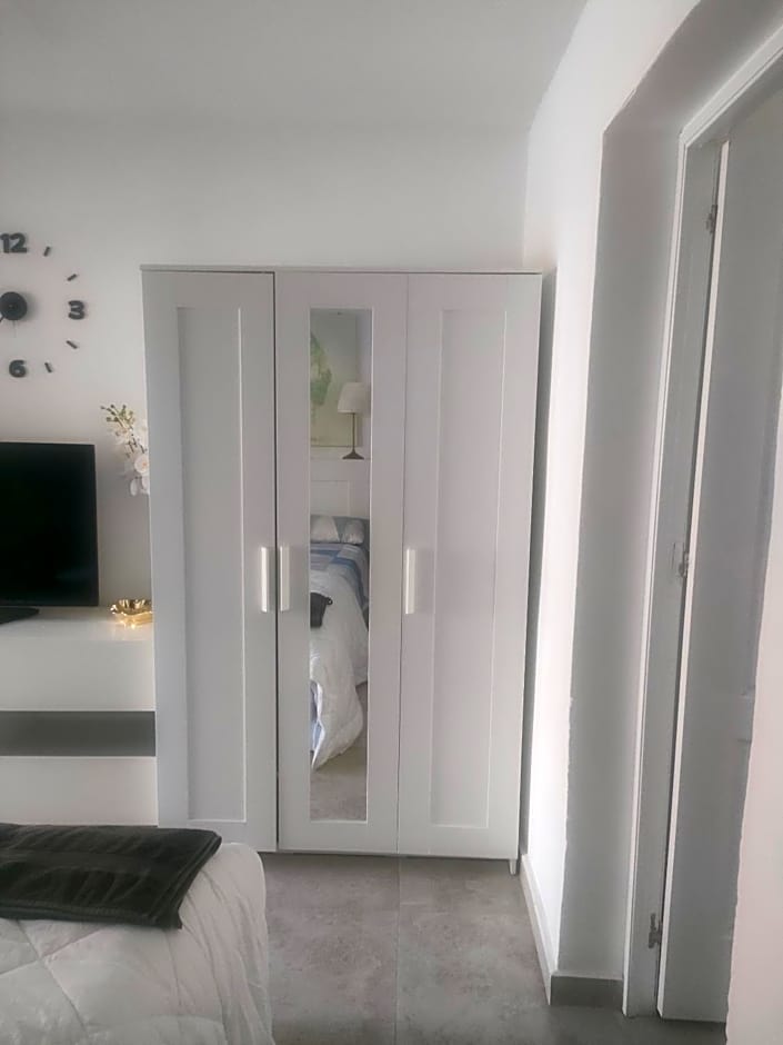 Alba 2 apartamento y Alba 3 habitación con baño