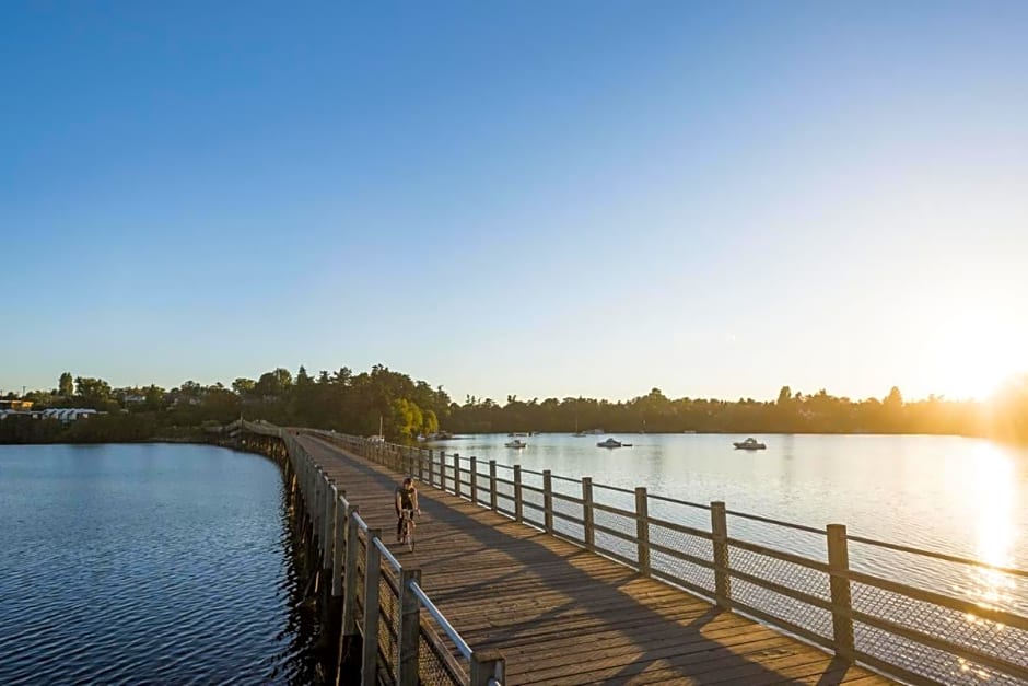 Dashwood Manor Seaside Bed & Breakfast