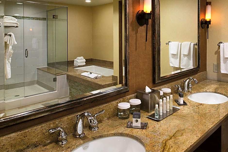 DoubleTree By Hilton Hotel Seattle Airport