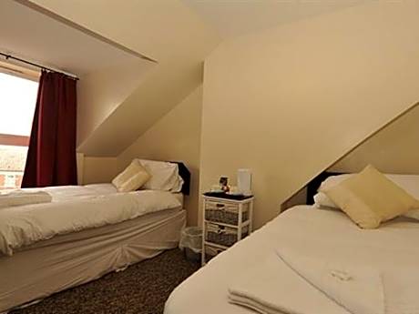 Twin Room with Private Bathroom