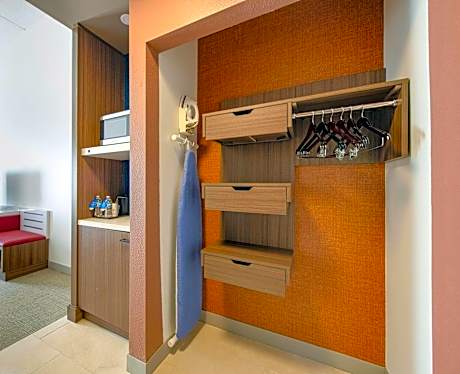 King Room with Accessible Tub - Mobility Access