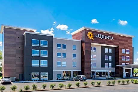 LaQuinta Suites by Wyndham South Bend Notre Dame Area