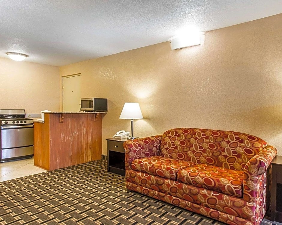 Quality Inn Ada near University