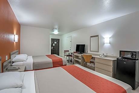 Queen Room with Two Queen Beds - Disability Access - Non-Smoking