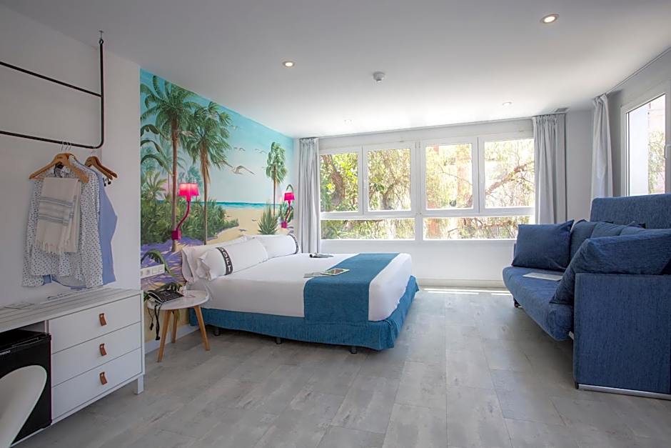 Photo 1 of 18 of Deluxe 1 Queen Bed