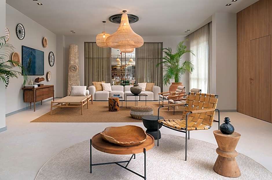Molum Hotel & Residences