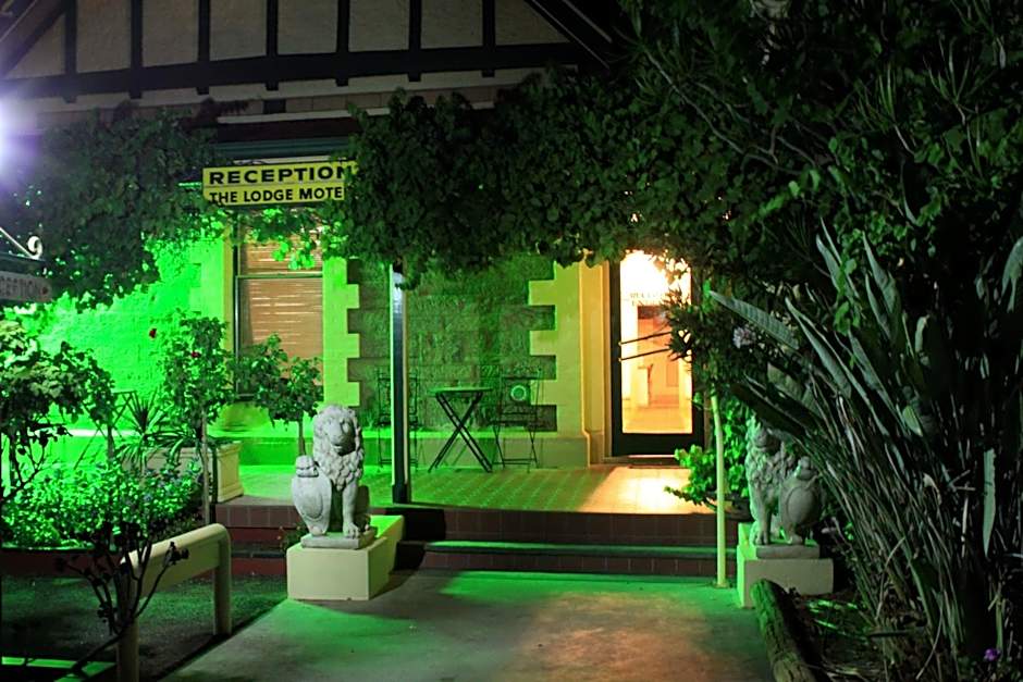 The Lodge Outback Motel