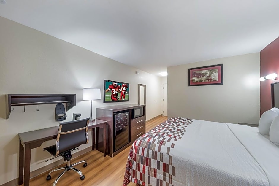 Red Roof Inn & Suites Denton