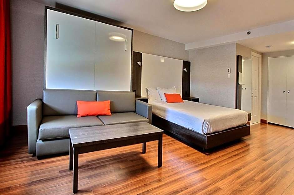 Photo 1 of 3 of 1 Bedroom 3 Queen Beds Suite