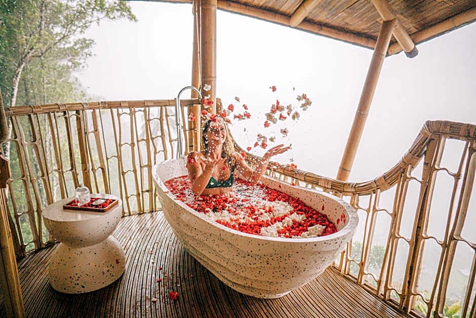 3 Bdr - Luxury Cliffside Bamboo Villa