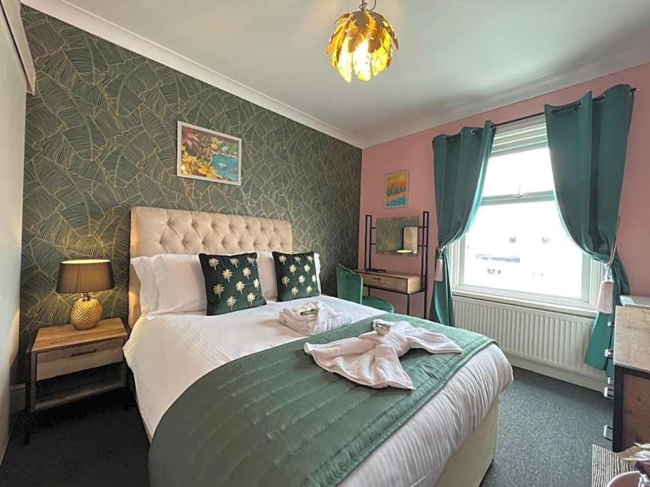 McGraths Hotel & Public Bar