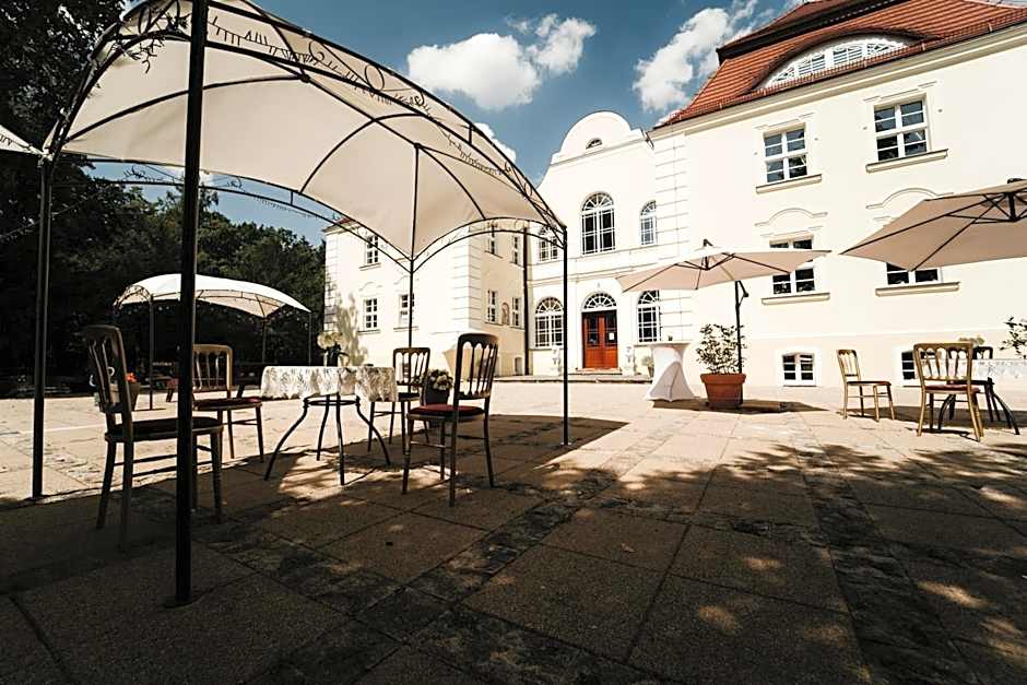 Pałac Bogaczów - noclegi - restauracja - przyjęcia
