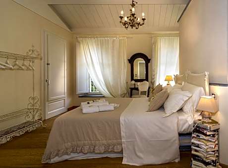 Quadruple Room with Private Bathroom