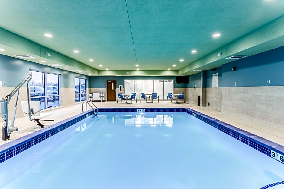Holiday Inn Express And Suites Springfield North By IHG