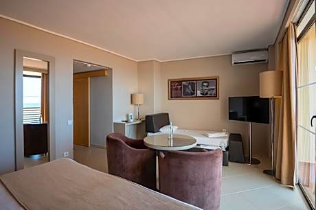 Family Room with Sea View (2 Adults + 1 Child)