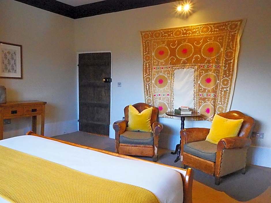 Bear and Ragged Staff