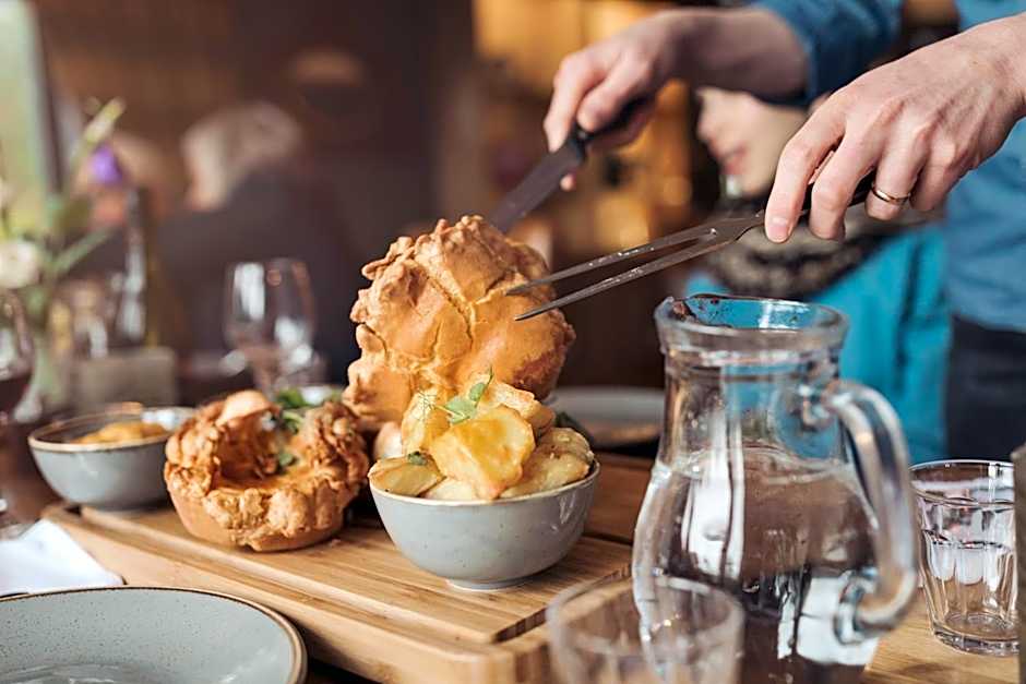 Tweedies Bar and Lodge