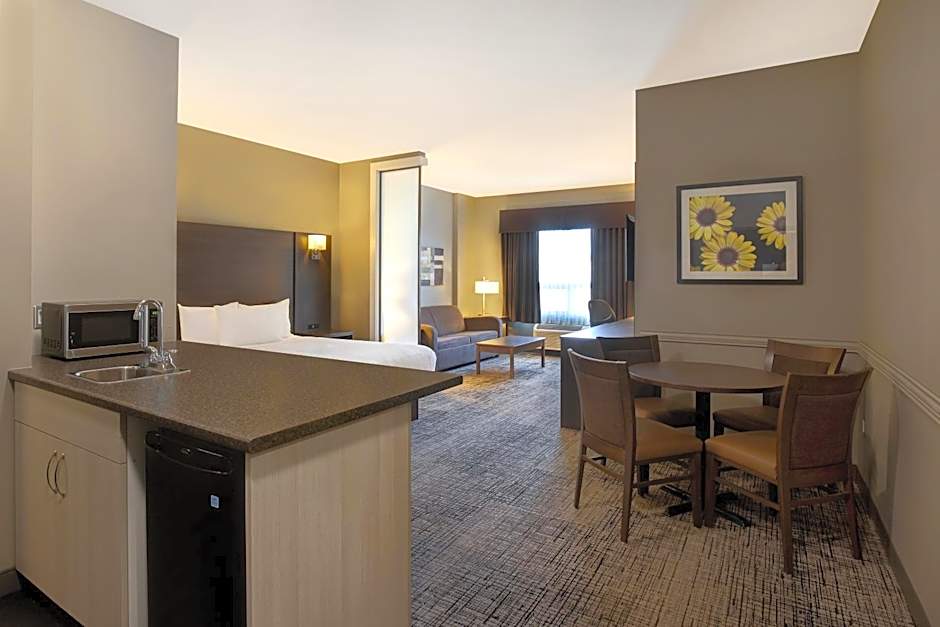 Days Inn & Suites by Wyndham Warman