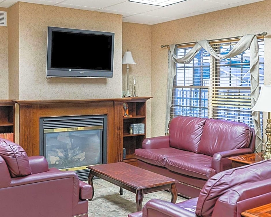 Quality Inn & Suites Skyways