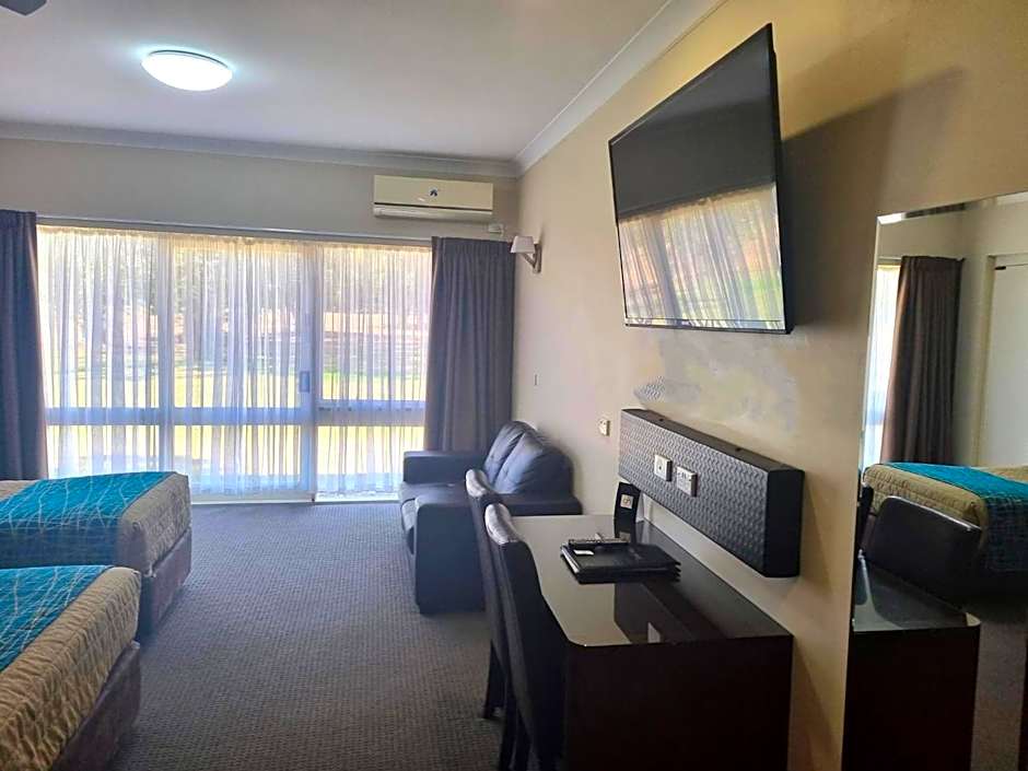 Australian Homestead Motor Lodge