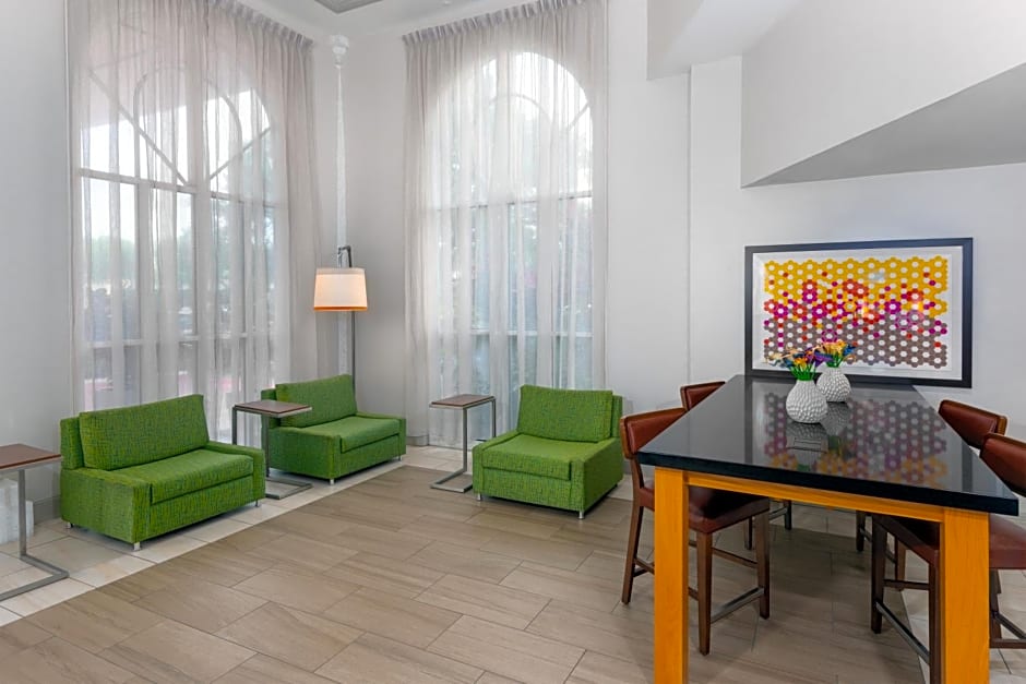 Holiday Inn Express Miami Airport Doral Area, an IHG Hotel