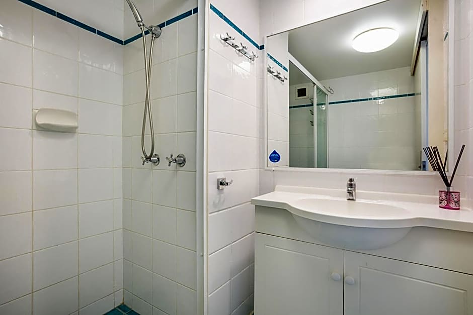 Rainbow Commodore Coolangatta