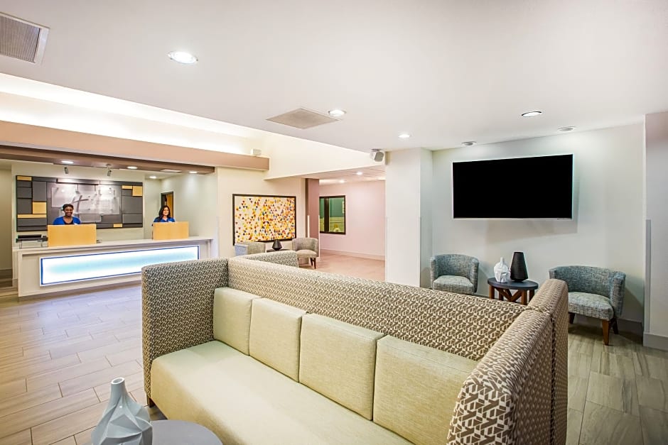 Holiday Inn Express Hotel & Suites Bellevue-Omaha Area, an IHG Hotel