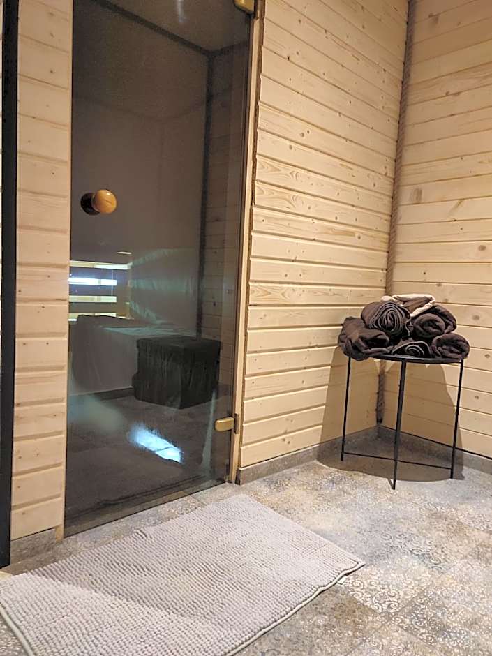 Lawendowo- sauna, jacuzzi, domki w ogrodzie i apartamenty w kamienicy
