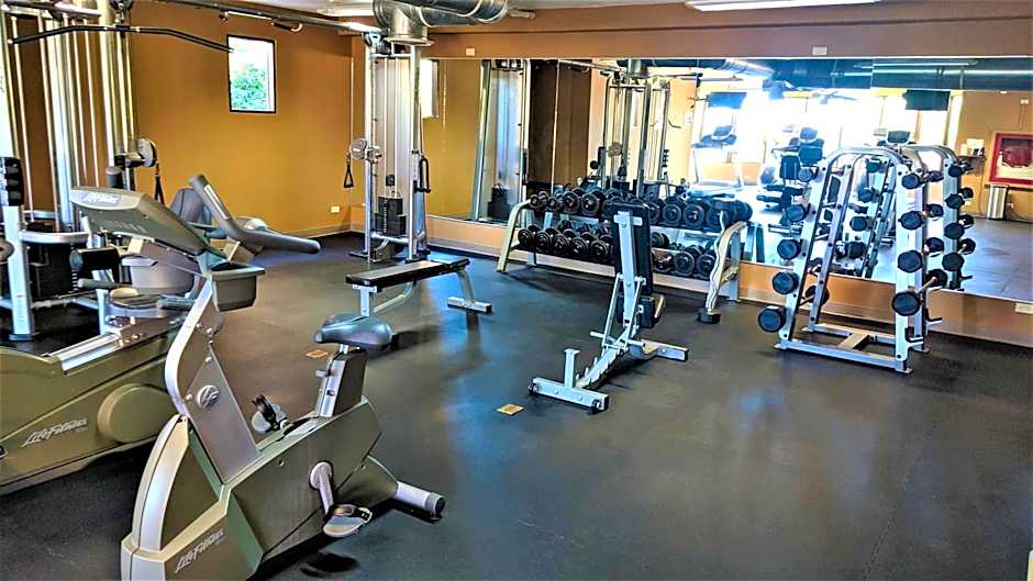 Bella Sirena 305-A - Elegant Oceanview Condo on Beachfront Resort