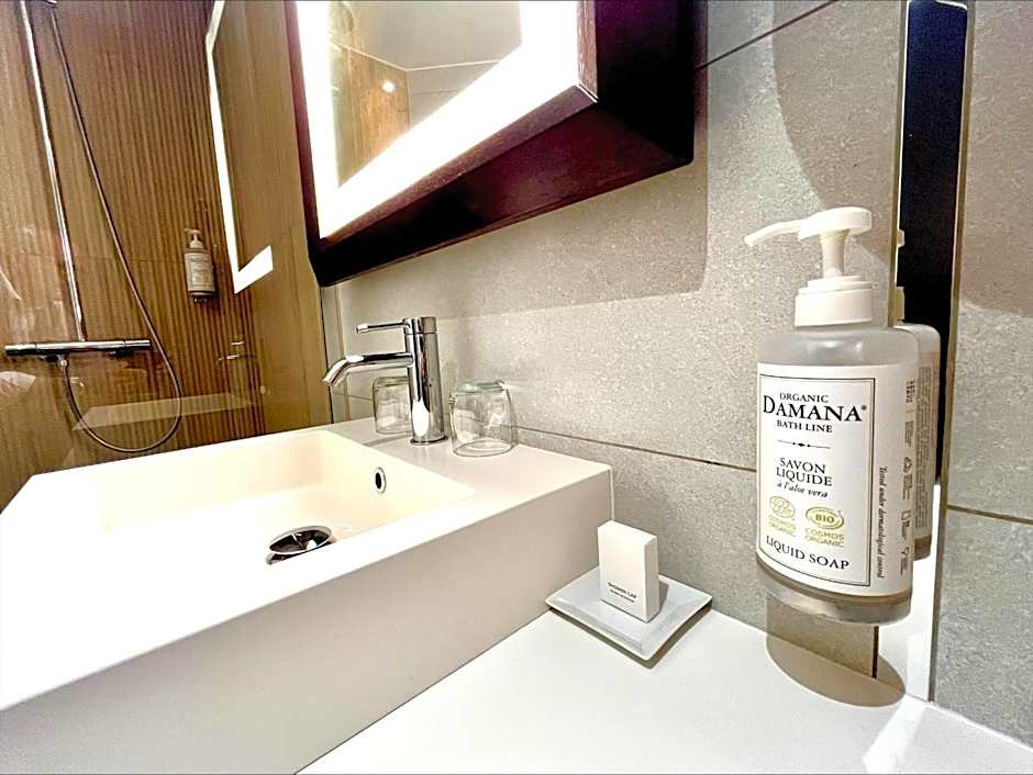 Westside Arc De Triomphe Hotel