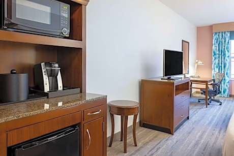 Queen Room with Two Queen Beds - Hearing Access