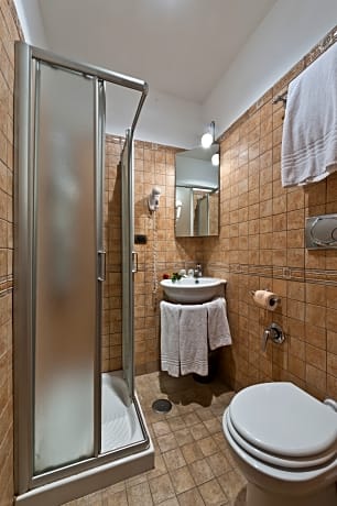 family room capacity 5