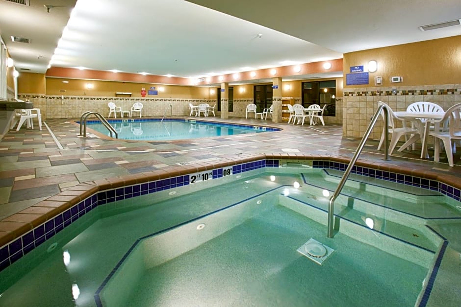 Holiday Inn Express Hotel & Suites Fort Collins By IHG