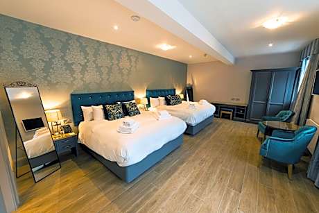 Courtyard Family Room