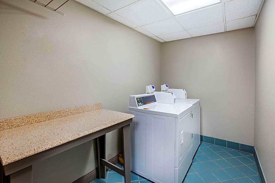 La Quinta Inn & Suites by Wyndham Houston Baytown East
