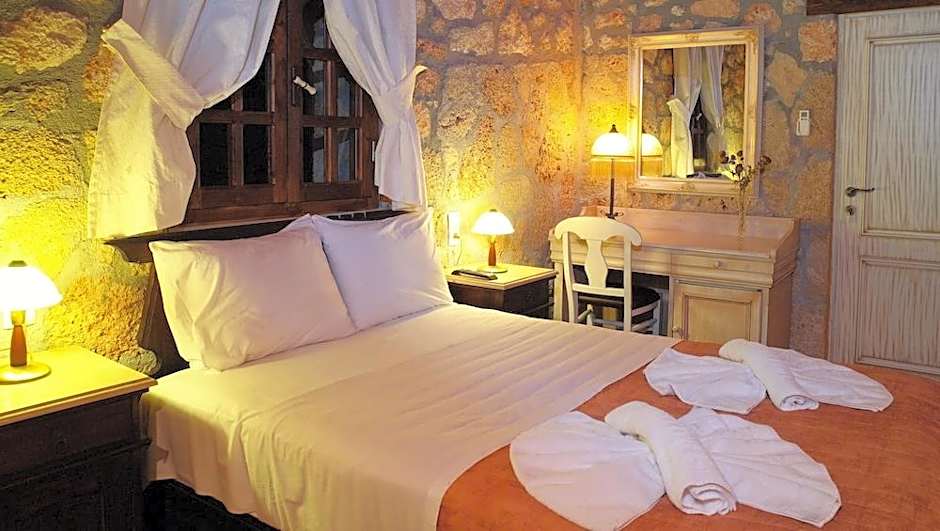 Camelot Royal Beds by Checkin