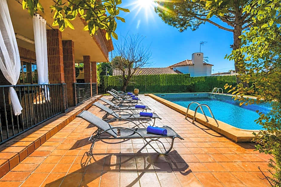 GERANIS VILLA ONLY FAMILIES Planet Costa Dorada
