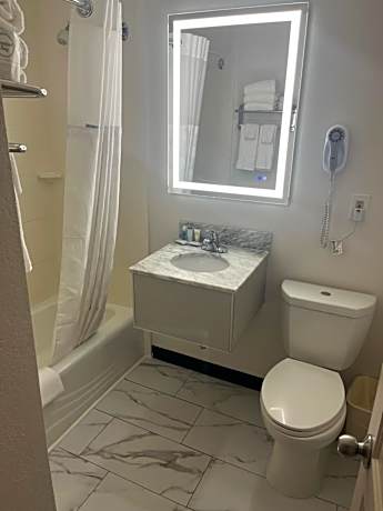 Queen Room - Non-Smoking