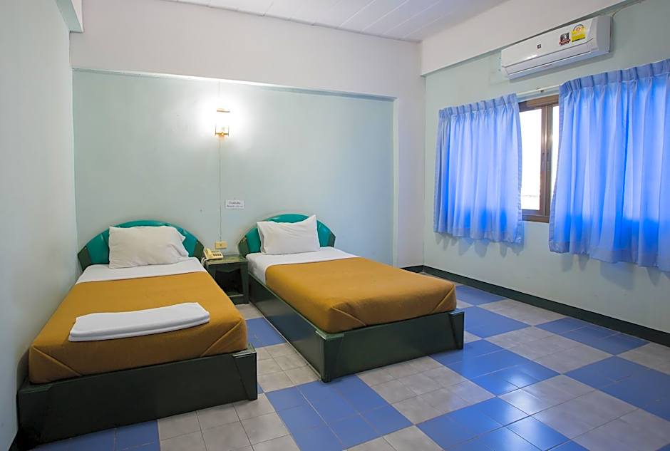 Grand Leo Hotel