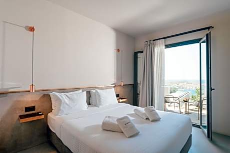 Deluxe Double Room with Balcony and Sea View